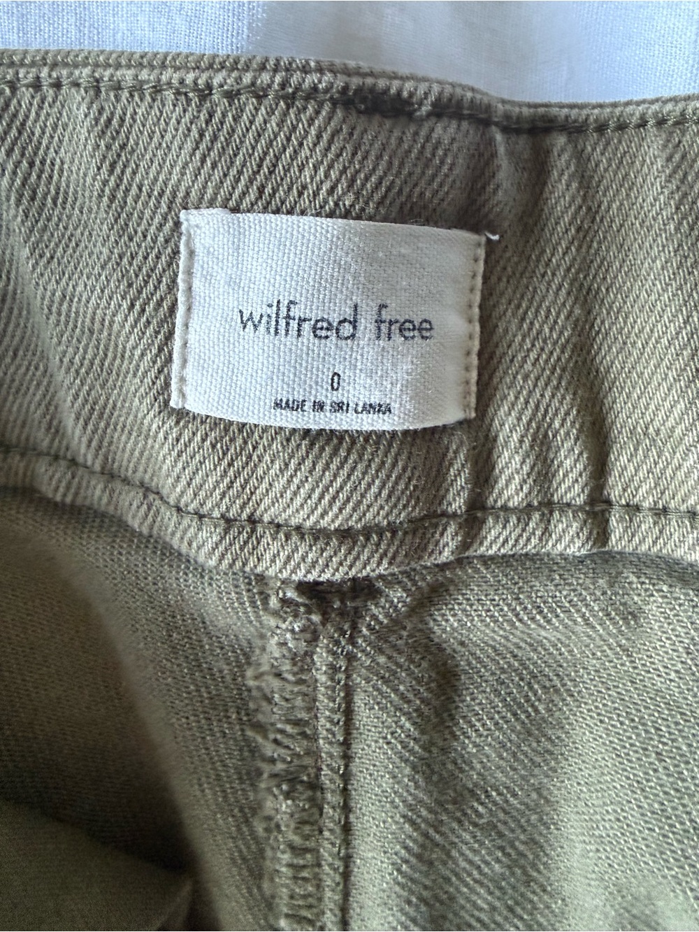 Aritzia/ Wilfred Modern Cargo Pant in Olive Green - Picture 4 of 4